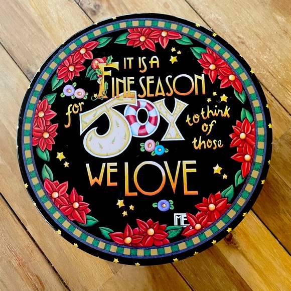 ME Ink Christmas Tin Round‎ Holiday Decor Storage Container Poinsettia - Picture 1 of 5